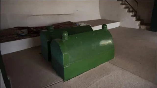 সিরিয়ার কাসিউন পর্বতের কাছের সেই স্থান, যেখানে স্থানীয়রা বিশ্বাস করে যে পৃথিবীতে প্রথম রক্তপাত হয়েছিল এবং যেখানে কাবিল হাবিলকে হত্যা করেছিল