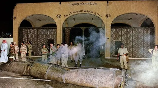 Un missile Scud détruit par un missile Patriot.