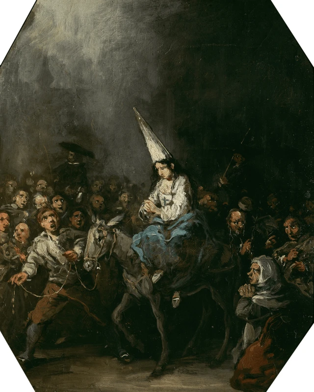 Una persona con gorro cónico blanco montada en un burro, rodeada por una multitud.