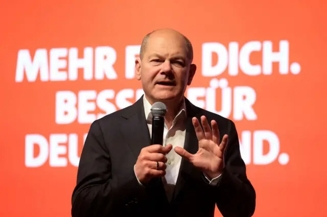 Олаф Шольц башында турган башкаруучу коалиция экономикалык саясат боюнча бир пикирге келе албагы үчүн ыдырап кеткен