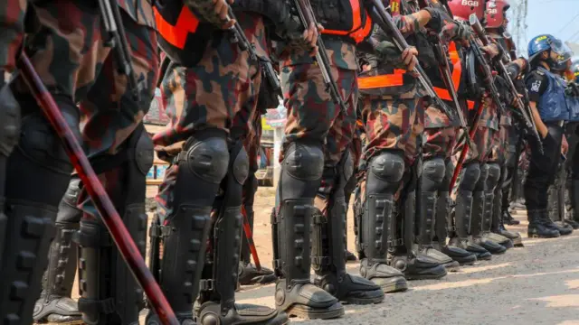 কারখানাগুলোর নিরাপত্তায় নিয়োজিত রয়েছে যৌথ বাহিনী