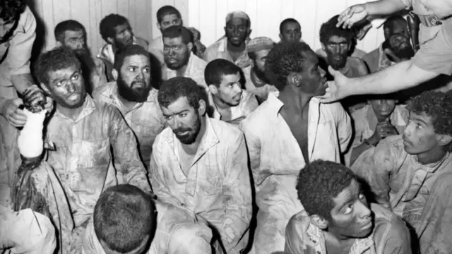 மெக்காவில் முஸ்லிம்களின் புனித இடத்தை ஆயுதக் குழுவினர் கைப்பற்றிய போது நடந்தது என்ன?