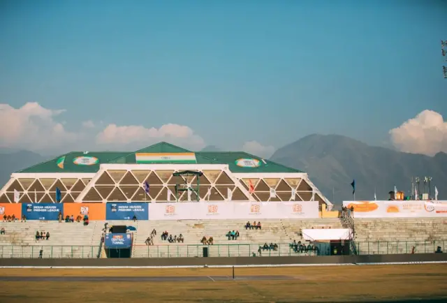 لیگ میں شامل افراد کا دعویٰ ہے کہ منتظمین نے کھلاڑیوں، امپائرز اور حتی کہ ہوٹلوں کے مالکان کو ادائیگی کیے بغیر راہ فرار اختیار کر لی ہے۔