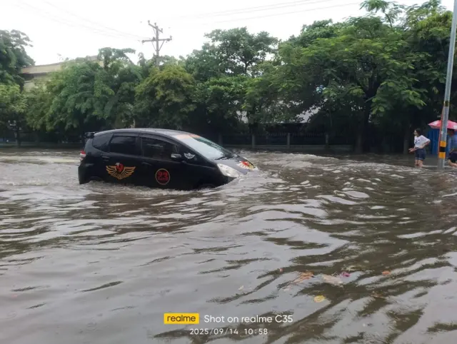 ရေကြီးနေတဲ့ မန္တလေး