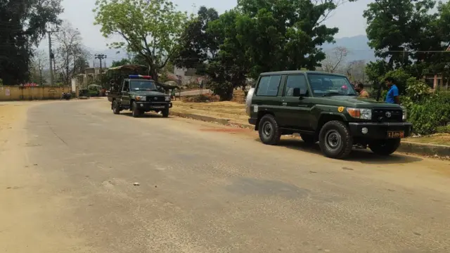 নিরাপত্তা বাহিনীর টহল