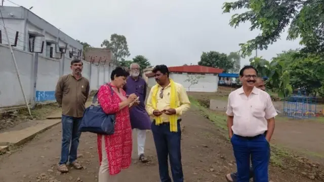 அந்தஸ்ரத்தா நிர்மூலன் சமிதியின் ஊழியர்கள் 