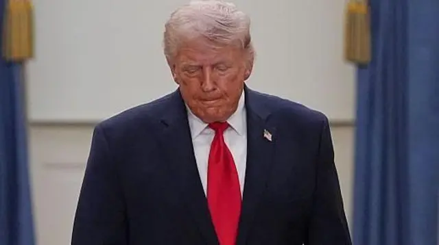 अमेरिकेची ताकददेखील दाखवायची आणि दीर्घकाळ चालणारं युद्धदेखील टाळायचं, ही ट्रम्प यांच्यासमोरची समस्या असल्याचं दिसतं