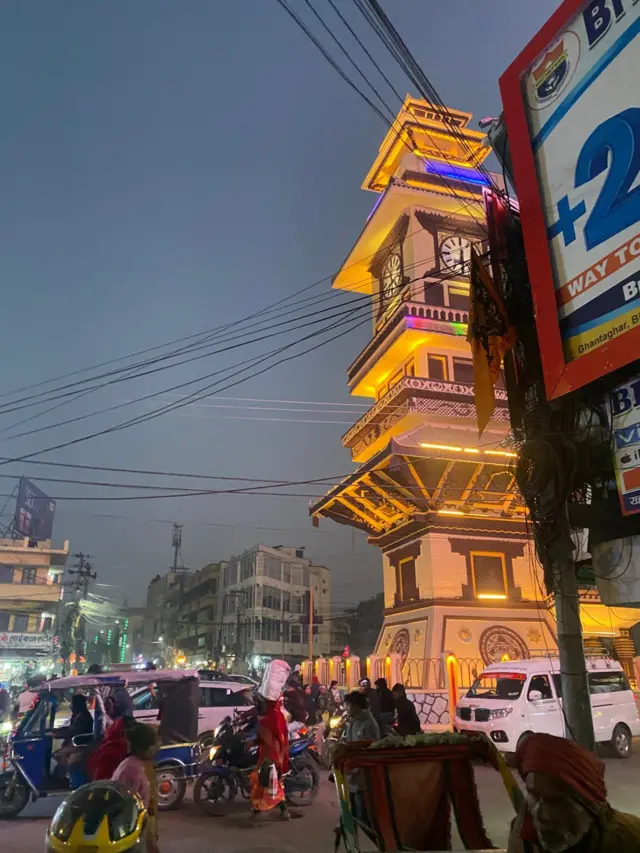 वीरगन्जको घण्टाघरको तस्बीर। 