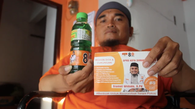 Slamet Widodo adalah pembuat dan penjual sabun cuci cair yang menjadi caleg DPRD Kota Solo.