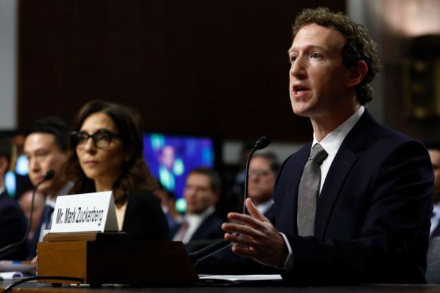Mark Zuckerberg rinde indagatoria ante el Congreso de EE.UU.
