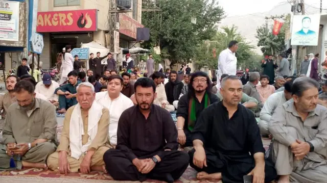 زائرین کا دھرنا