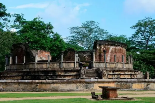 युनेस्कोच्या जागतिक वारसास्थळांच्या यादीत पोलोन्नरुवाचा समावेश आहे, ते श्रीलंकेतील साम्राज्य आणि चोल वंशाचं प्राचीन शाही नगर होतं