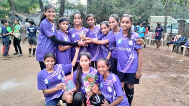 मुलींचा फुटबाॅल संघ