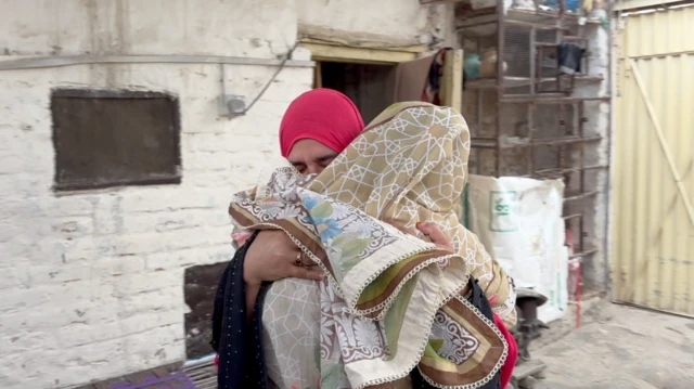 شمروز کی بہنیں