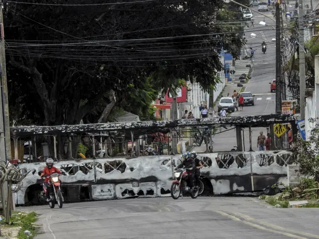 ônibus queimado