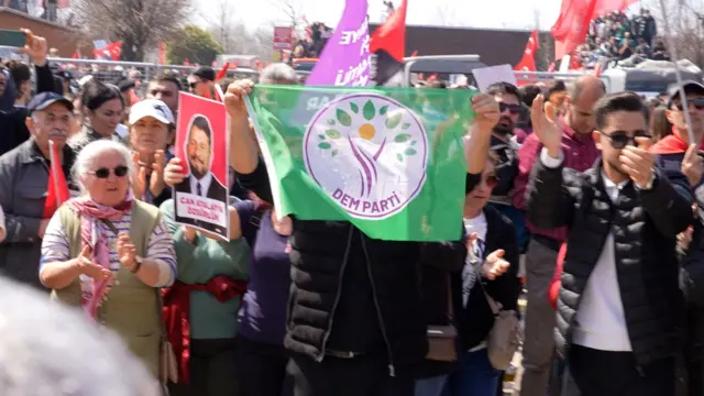 DEM Partililer de mitinge katıldı.