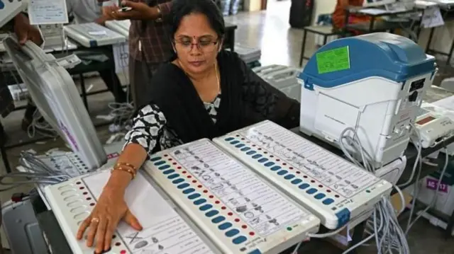 VVPAT संदर्भात निर्णय दिलेल्या खंडपीठामध्येही संजीव खन्ना यांचा समावेश होता.