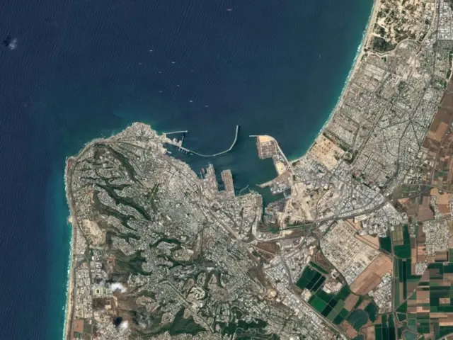 நரேந்திர மோதி, அதானி, கிரீஸ்