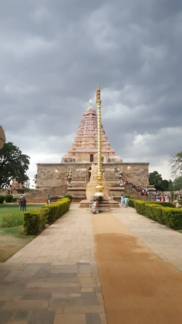 ராஜேந்திர சோழன் கங்கை கொண்ட சோழபுரத்திற்கு தலைநகரை மாற்றியது ஏன்?
