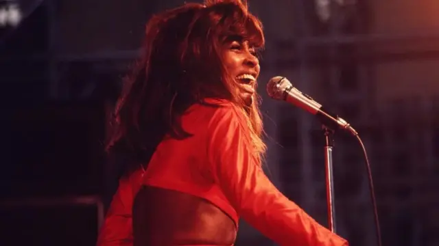 Tina Turner arimo kuririmba i New York mu myaka ya 1960