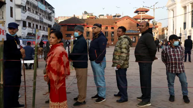 बिहानैबाट मतदाताहरूको चहलपहल देखिएको थियो