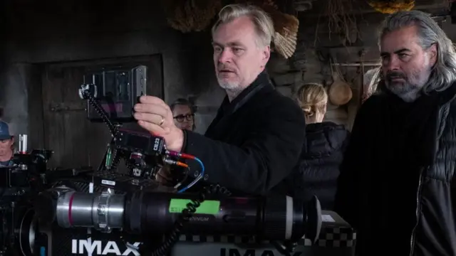 Nolan en medio de una filmación