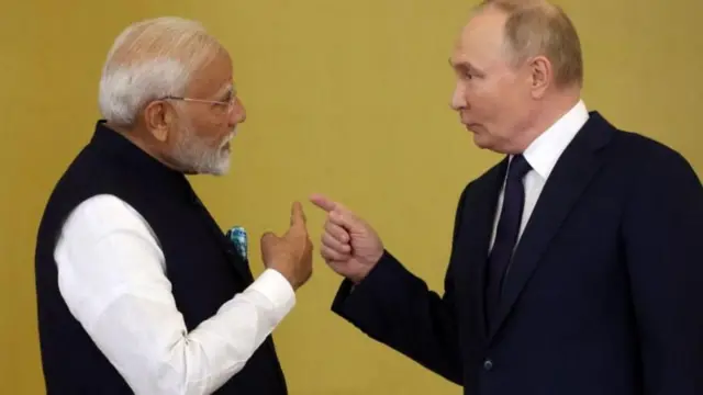 ரஷ்ய அதிபர் விளாடிமிர் புதின் மற்றும் இந்திய பிரதமர் நரேந்திர மோதி