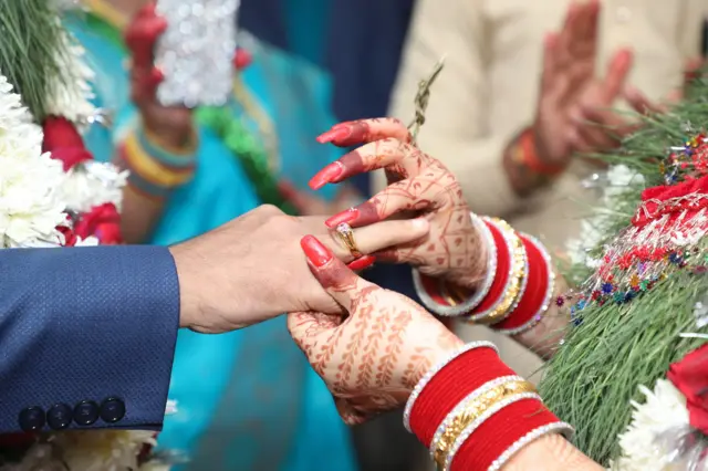 વડોદરા, ઑસ્ટ્રેલિયા, સપ્તપદીની વિધિ, લગ્ન, સુપ્રીમ કોર્ટ, હિન્દુ મૅરેજ ઍક્ટ, ગુજરાતની સંસ્કૃતિ, સામાજિક પરંપરા, બીબીસી ગુજરાતી
