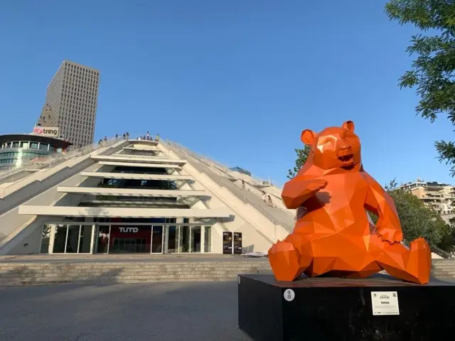 Piramida, sagrađena kao svojevrsni mauzolej Envera Hodže, postala je važno kulturno središte u Tiranu