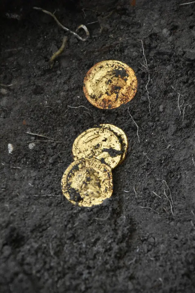 Monedas encontradas en Pompeya