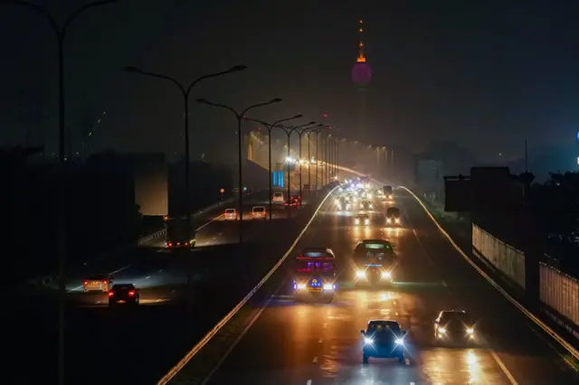 "අධිවේගී මාර්ගය ගත්තොත් ඒක නිර්මාණය කරලා තියෙන්නේ උපරිමය පැයට කිලෝමීටර් 120ක කියන වේගයට."