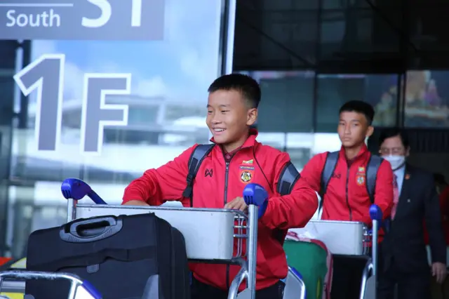 ဂျပန်ကိုရောက်ရှိနေတဲ့ မြန်မာ U 12 ဘောလုံးအသင်းလူငယ်တွေ