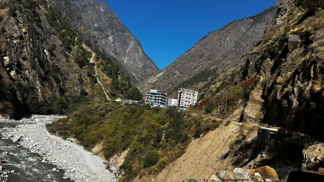नेपालतर्फ धेरैतिर एकतर्फी सडक छ