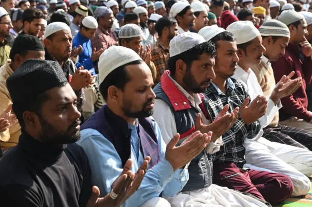 ভারতে প্রায় বিশ লক্ষ মুসলিম