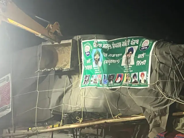 ਸ਼ੰਭੂ ਬਾਰਡਰ ਉੱਤੇ ਪੁਲਿਸ ਨੇ ਕਿਸਾਨਾਂ ਦੇ ਢਾਂਚਿਆਂ ਨੂੰ ਢਾਹ ਦਿੱਤਾ ਹੈ