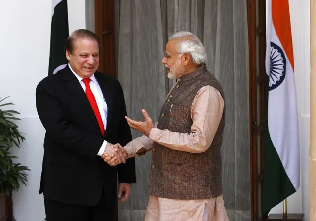 ফাইল চিত্র- সমাজ মাধ্যমে নওয়াজ শরিফ এবং নরেন্দ্র মোদীর মধ্যে সাম্প্রতিক বার্তা বিনিময়কে অনেকে 'ইতিবাচক' পদক্ষেপ হিসাবে দেখেছেন। 