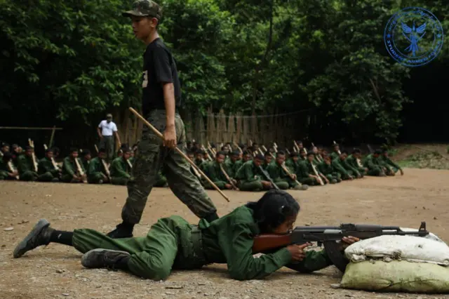 အေအေက စစ်သင်တန်းပေးခဲ့တဲ့ ကျောင်းသားလက်ရုံးတပ်တော်