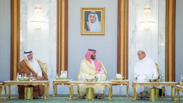 सऊदी क्राउन प्रिंस मोहम्मद बिन सलमान और पाकिस्तान के शहबाज़ शरीफ़