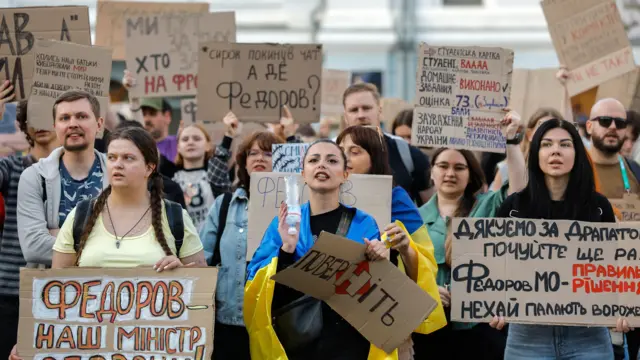 протестующие против увольнения Федорова в Киеве