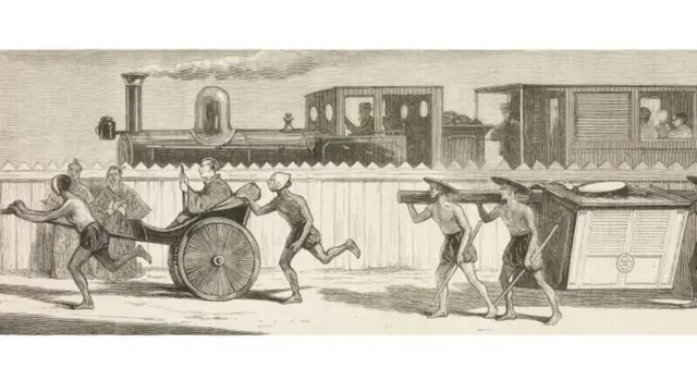 পালকির বিকল্প হিসেবে হাতে টানা রিকশা আসে বলে মনে করা হয়।