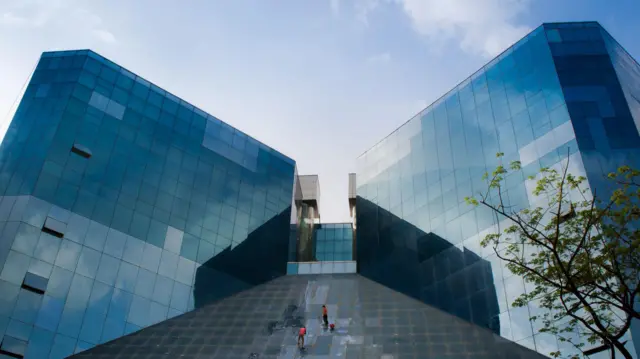 কাঁচ দিয়ে নির্মিত ভবনে রাখা হচ্ছে না 'শেডিং' ব্যবস্থা