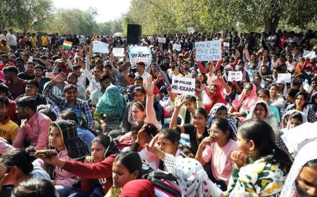 फरवरी 2024 में पेपर लीक होने के बाद उम्मीदवारों का विरोध प्रदर्शन 