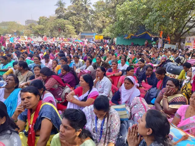 आझाद मैदानातील आंदोलक महिला