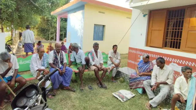 పెన్షన్ల కోసం సచివాలయం వద్ద పడిగాపులు