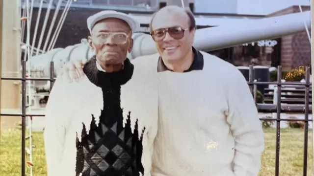 استیسی سرانجام بار دیگر به کلارنس رسید و گفت که بلافاصله حس کرده که بخشی از خانواده آمریکایی گم شده‌اش شده است