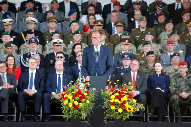 Фридрих Мерц на торжественной инаугурации бригады.