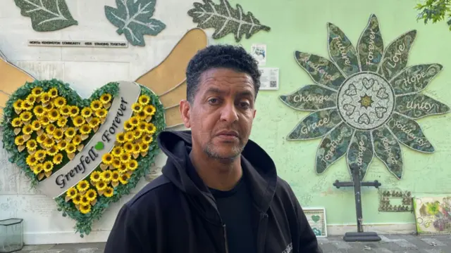 ኢብራሒም ቶኩ ከግሪንፊል ሕንጻ አጠገብ የተነሳው ፎቶ 