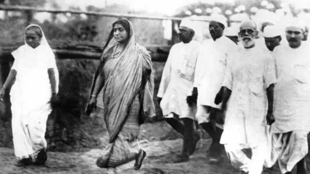 નમક સત્યાગ્રહ, ધરાસણા, દાંડી, મહાત્મા ગાંધી, કૉંગ્રેસ, સરદાર પટેલ, સરોજીની નાયડુ, અબ્બાસ તૈયબજી, વડાલા, અત્યાચાર, લાઠીચાર્જ, બ્રિટિશ, સ્વાતંત્ર્ય સંગ્રામ, બ્રિટિશ રાજ, અહિંસા