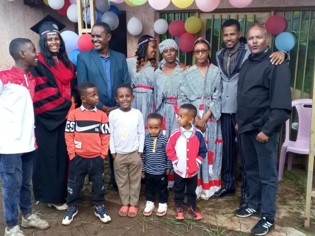 Dr. Ilfinash Qinaaxxii Tasfaa fi maatii isaanii waliin