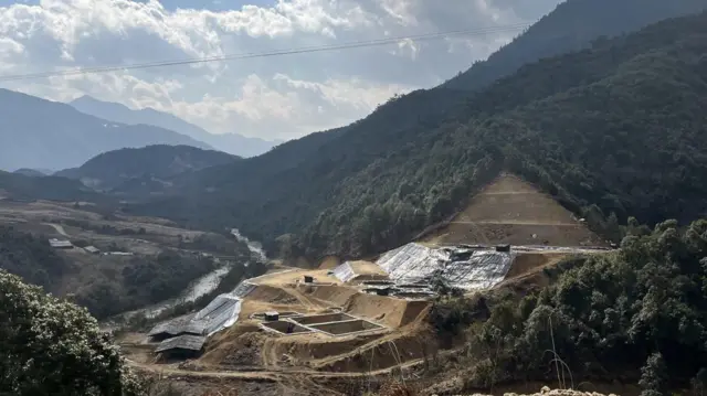 ကချင်ပြည်နယ်ထဲက မြေရှားလုပ်ကွက်တစ်ခု